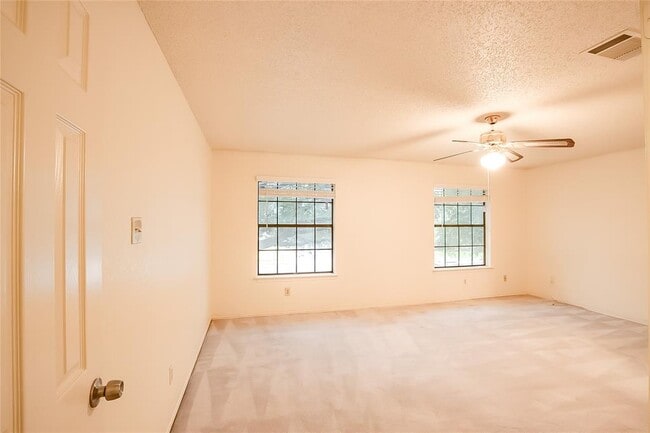 Building Photo - 6914 Dallas Dr