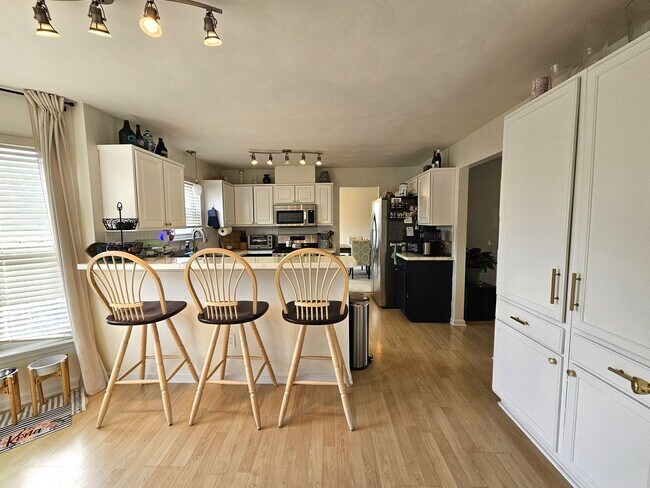 Building Photo - Ocean View East