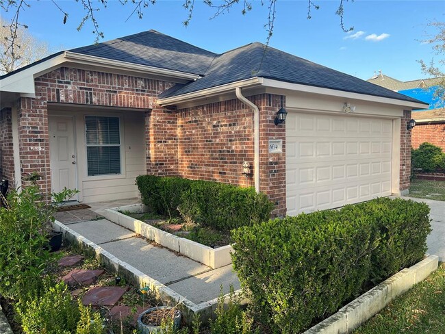 Primary Photo - 1614 York Creek Dr