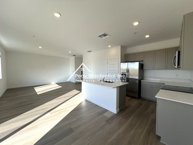 Building Photo - Brand New 4bd/2.5a Elk Grove Home-Must See!