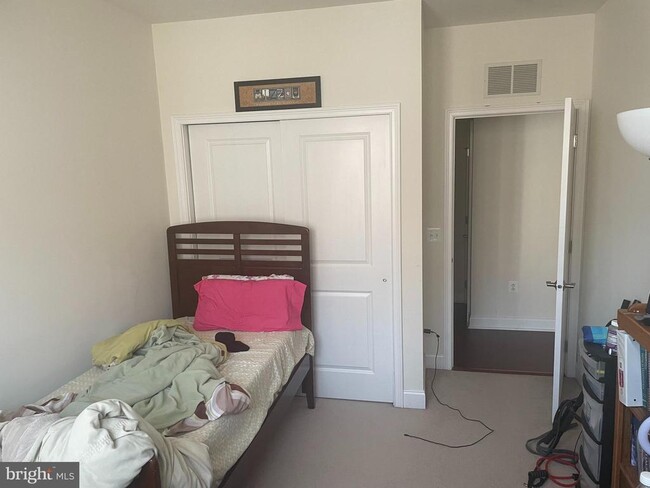 Building Photo - 500 Regatta Dr