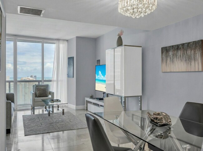 Building Photo - 485 Brickell Ave