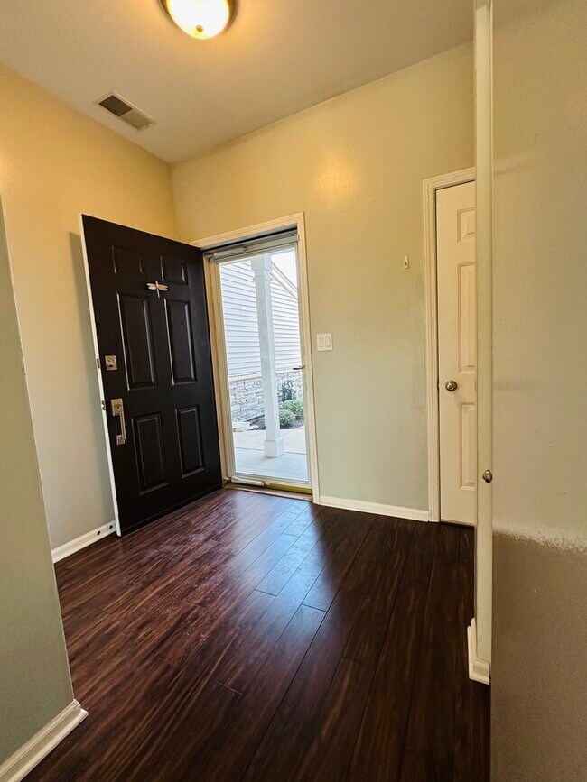 Building Photo - 2409 Golf Ridge Cir