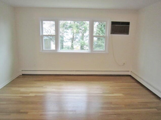 Building Photo - 35 Elm Ave