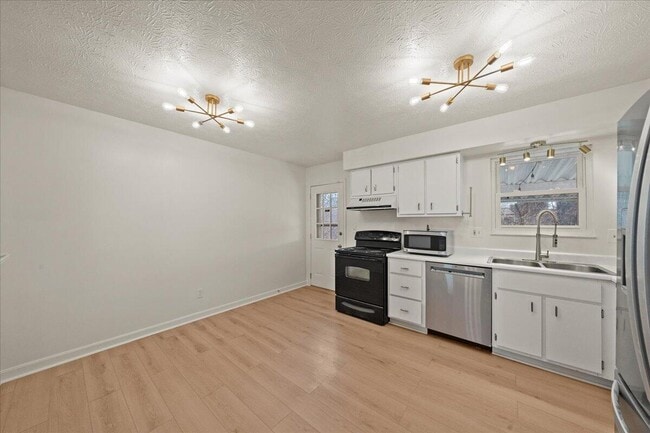 Building Photo - 2237 Wideview Dr