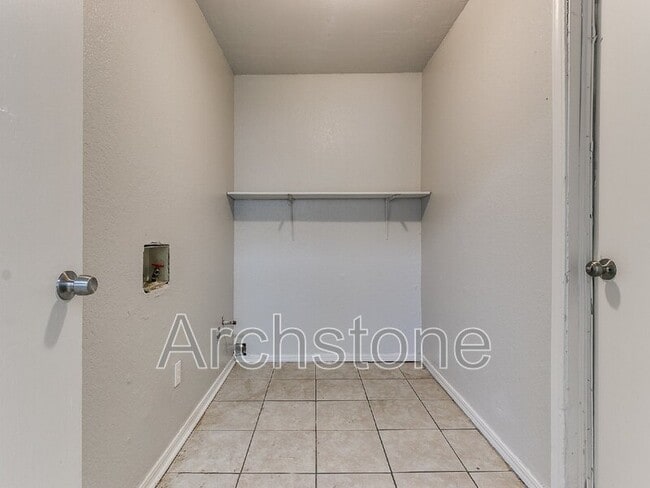 Building Photo - 8814 NE 13th St