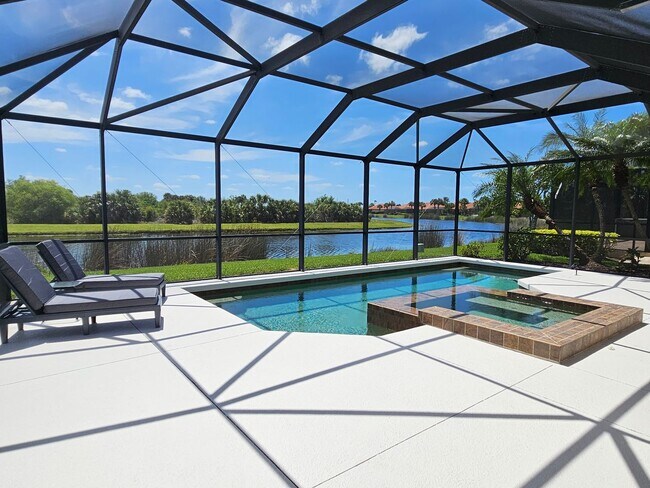 Building Photo - Seasonal Short-Term 3 Bedroom 2 Bathroom Heated Pool Home located in Venetian Club & River Club!