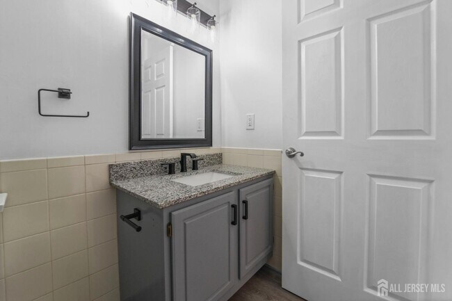 Building Photo - 13 Jill Ct