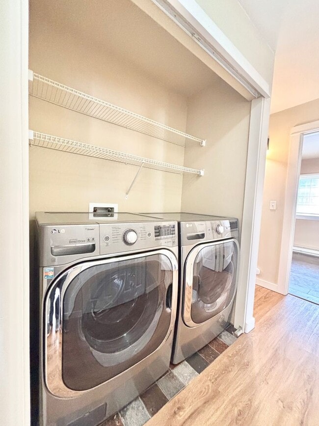 Building Photo - Beautiful 2 bed 2 bath condo