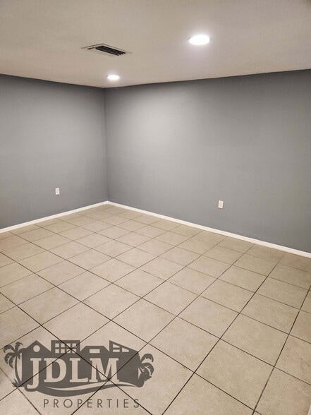 Building Photo - 12515 1st Is