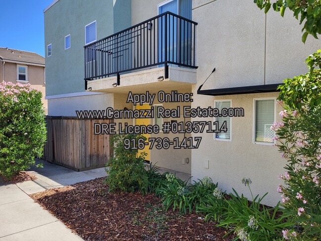 Building Photo - 3920 E Commerce Way