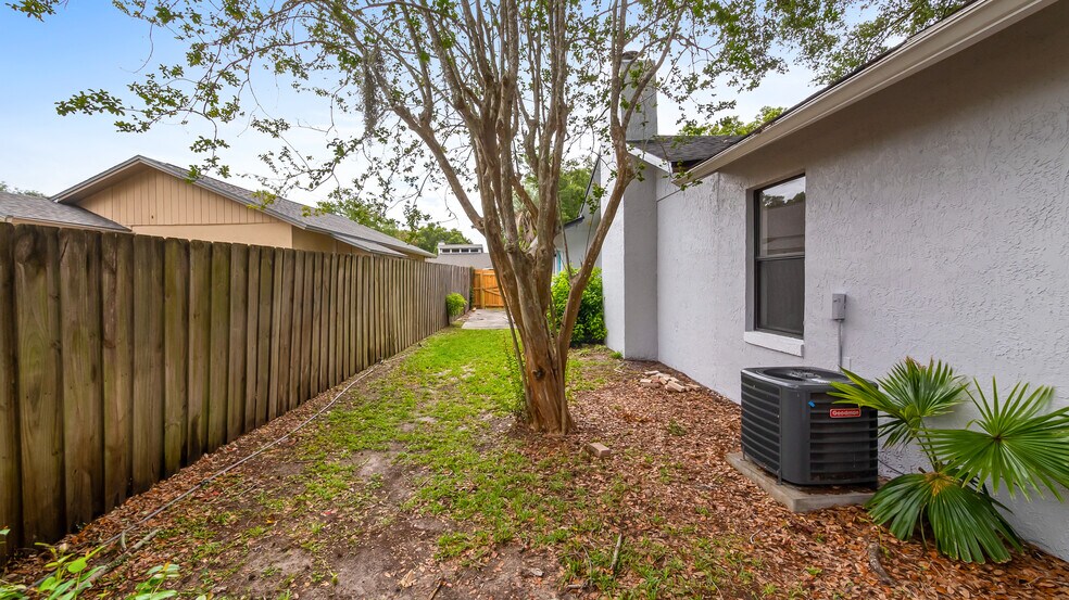 Building Photo - 901 Cutler Rd