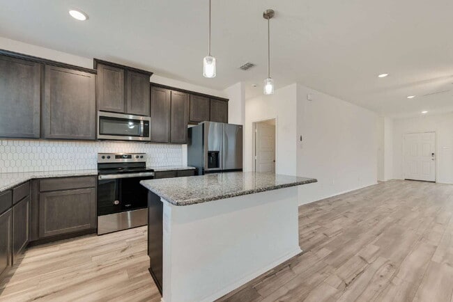 Building Photo - Fantastic newer 3-2-2 in Heartland Master Planned Community