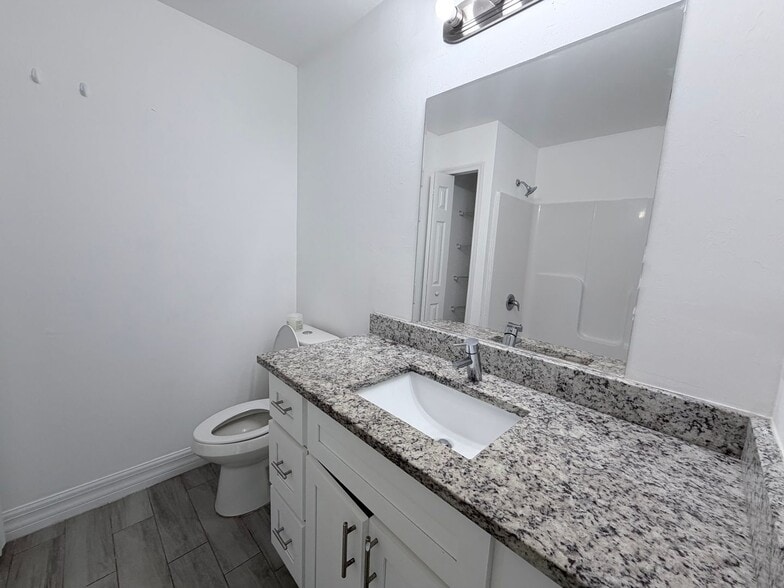 Building Photo - First Month's FREE !!! 2/2 plus Bonus Room