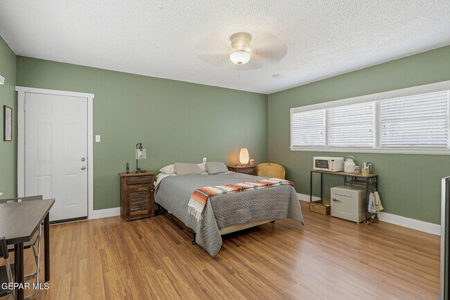 Building Photo - 3703 Cambridge Ave