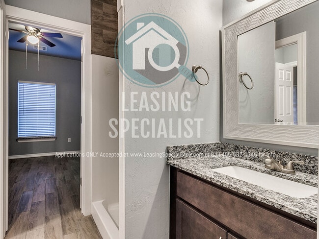 Building Photo - Central Norman 4 Bed 3 Bath House PRE-LEAS...