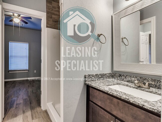 Building Photo - Central Norman 4 Bed 3 Bath House Ready fo...
