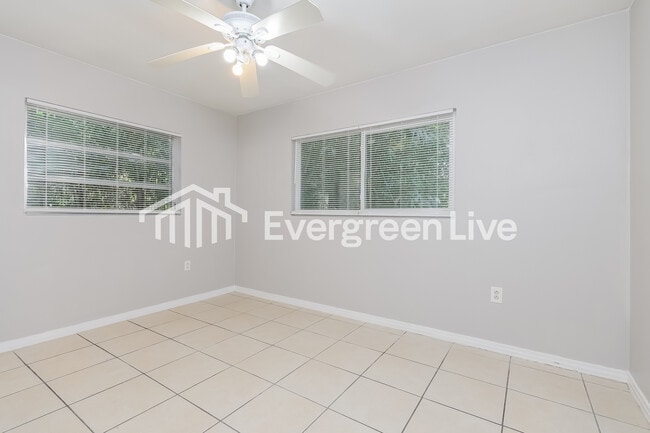 Building Photo - 2222 N Hastings St