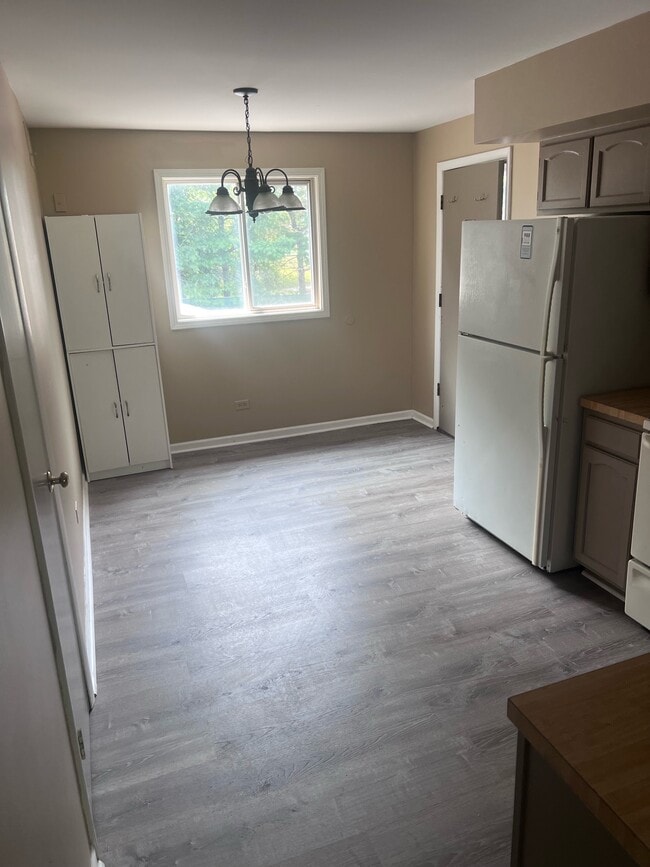 Building Photo - 642 Melrose Ln