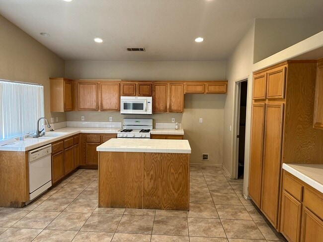 Building Photo - 79900 Independence Way