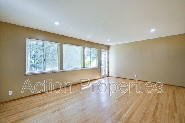 Building Photo - 2329 Trenton Dr