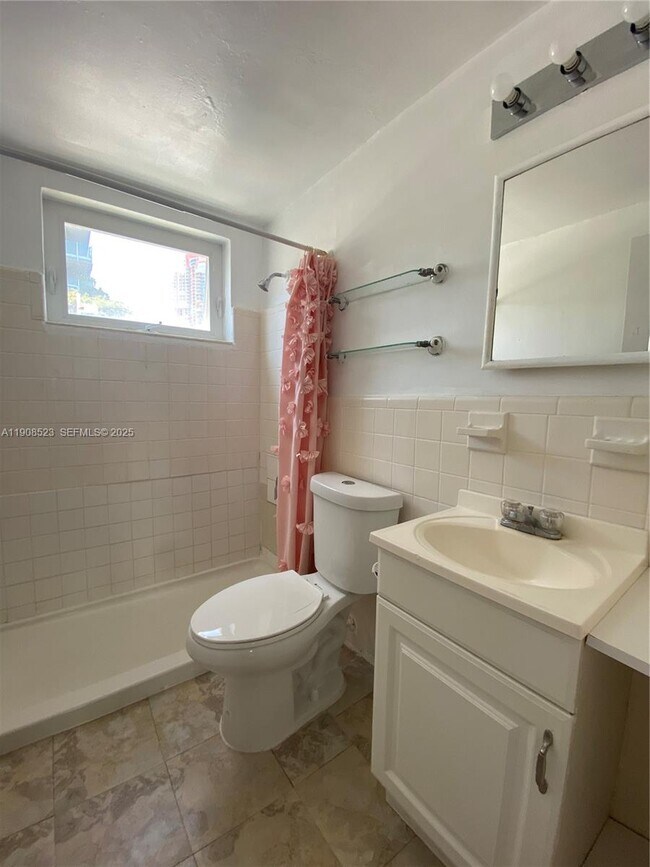 Building Photo - 158 Ocean Dr