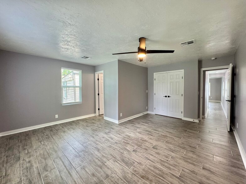 Building Photo - 2144 Westchester Dr