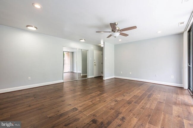 Building Photo - 702 Quince Orchard Blvd