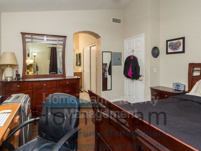 Building Photo - 1246 Balboa Cir