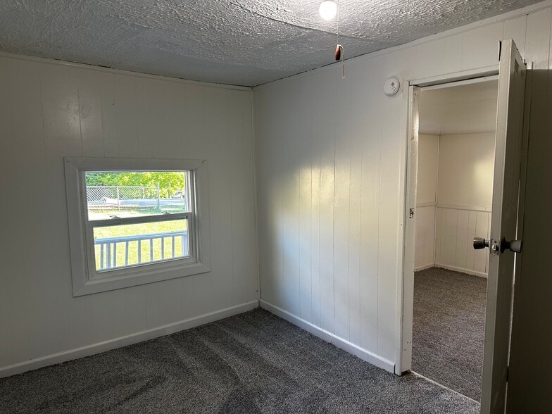 Building Photo - 983 Laura Mae Dr