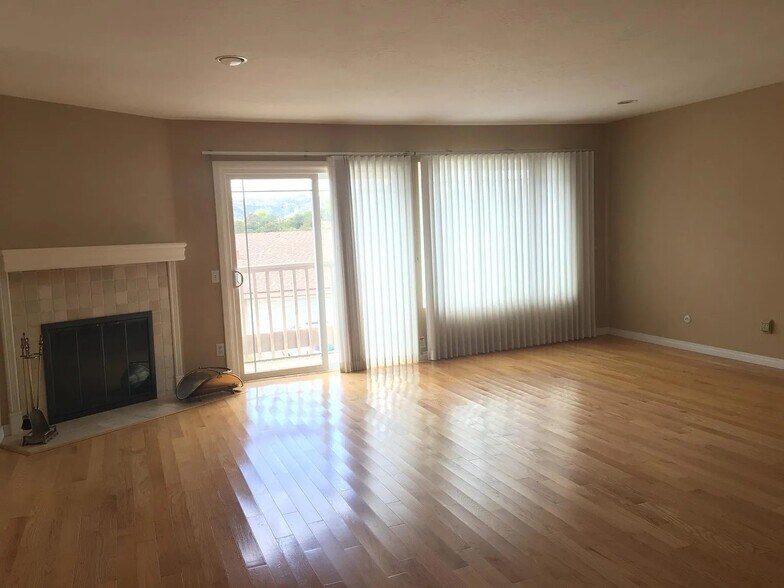 Building Photo - 4425 Caminito Pedernal