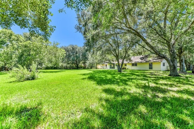 Building Photo - 3405 E Circle Dr