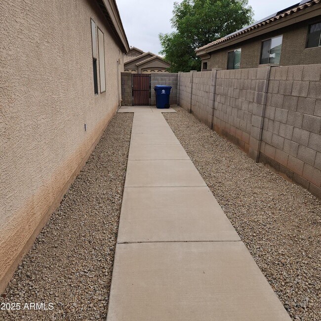 Building Photo - 14318 W Evans Dr