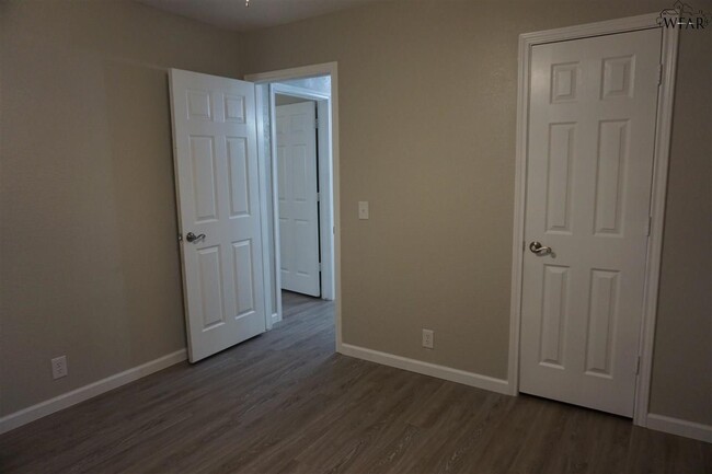 Building Photo - 1112 Lisa Ln