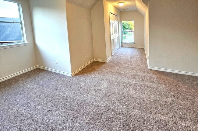 Building Photo - 2202 Cherry Hill Ct