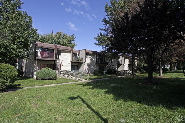 Primary Photo - Country Commons Apartments