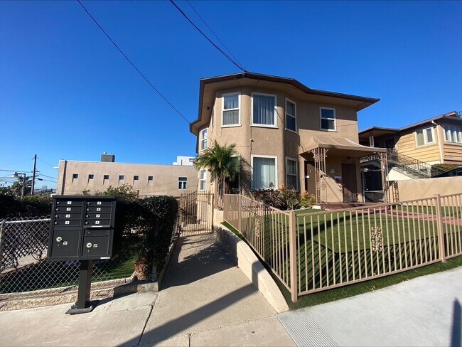 Building Photo - Must-See Bankers Hill 1BR, Parking Included, Pets Welcome