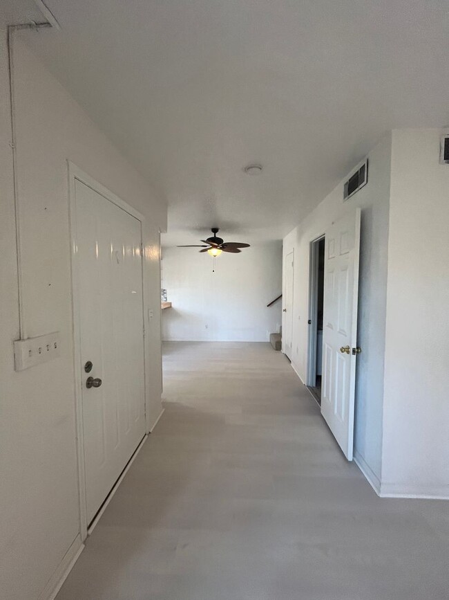 Building Photo - Townhome in Ocean Villas North!