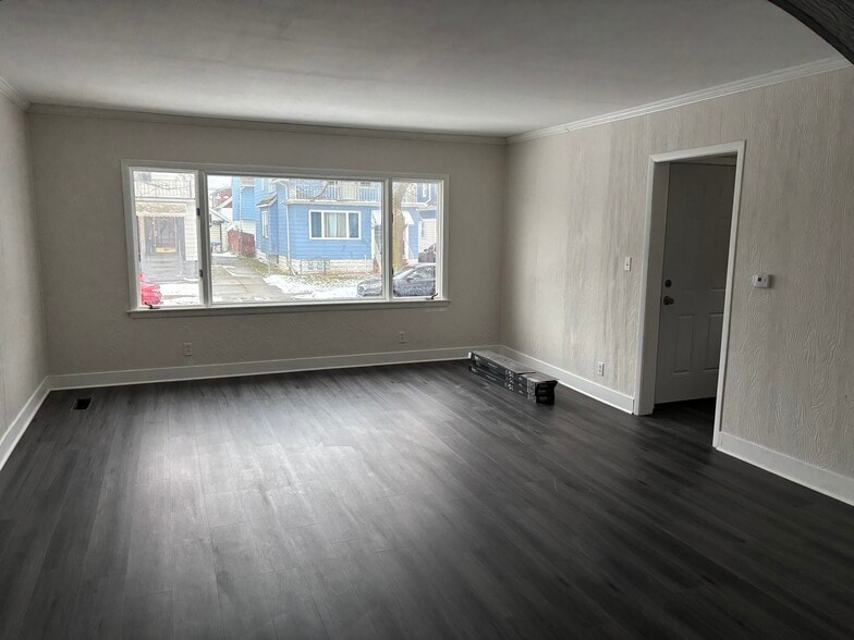 Building Photo - 70 Ivanhoe Rd