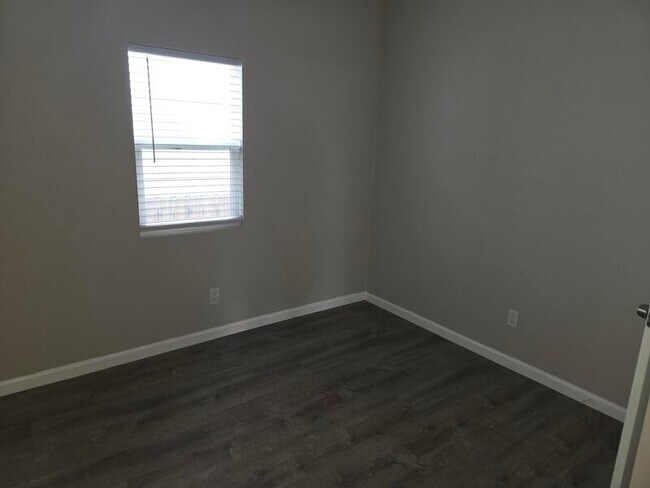 Building Photo - 1348 S Belmont Ave