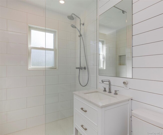 Building Photo - 275 Maier Pl