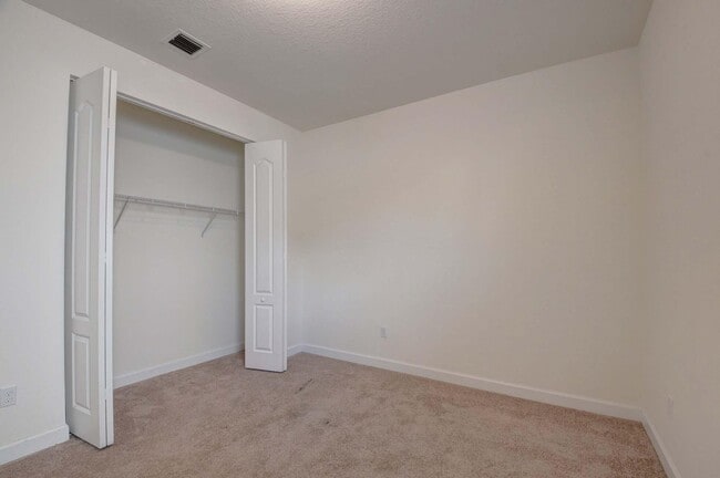 Building Photo - 8834 Willow Cove Ln
