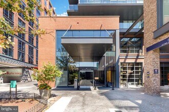 Building Photo - 45 Sutton Square SW