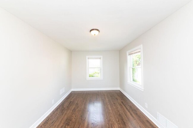 Building Photo - 3 bedroom in Chicago IL 60625