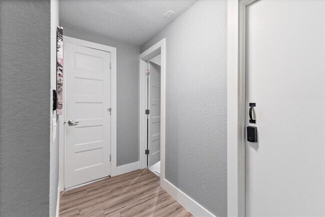Building Photo - 10082 Harbourtown Ct
