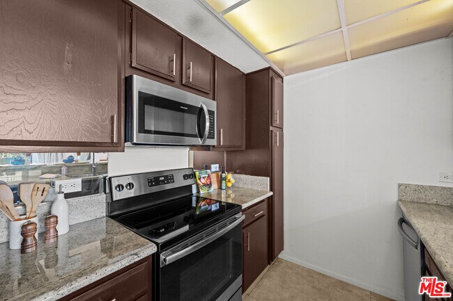 Building Photo - 10535 Wilshire Blvd