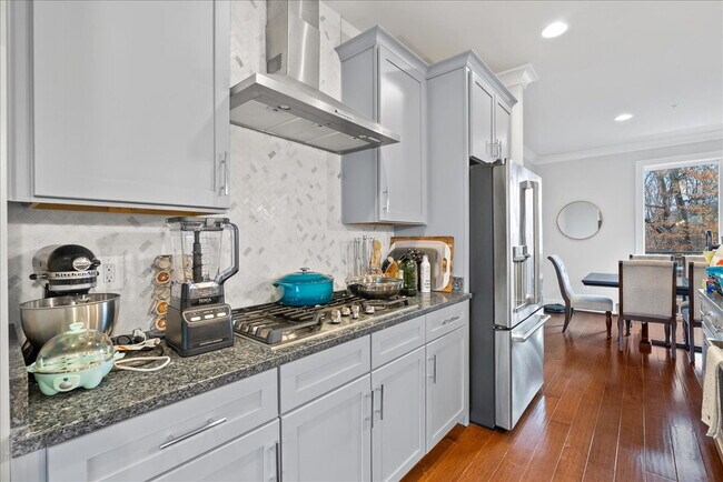 Building Photo - A Glimpse of Serene Living in Chantilly, VA