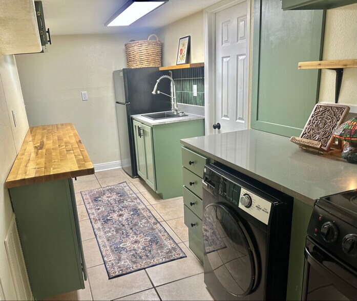 Building Photo - 189 N 6th Ave