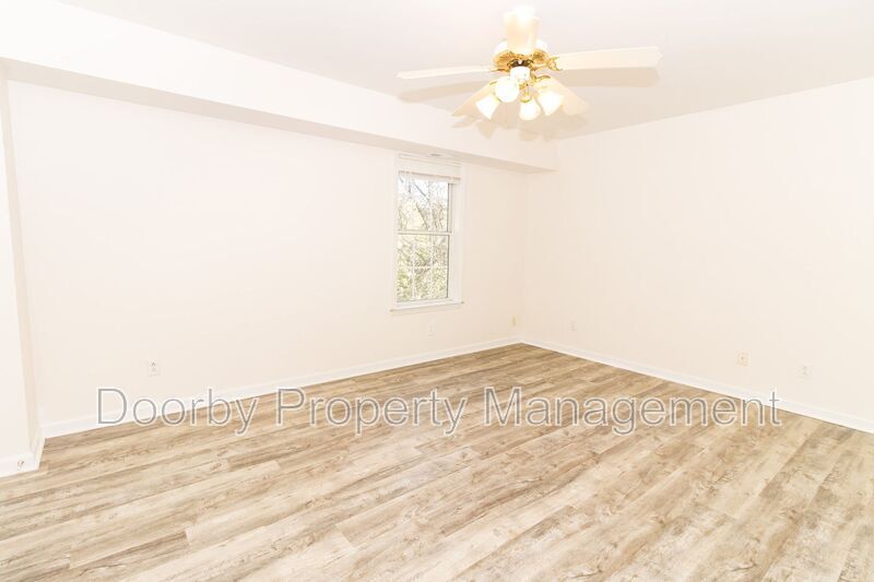 Building Photo - 1004 Roselawn Dr