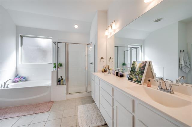 Building Photo - 1224 Villalonga Dr